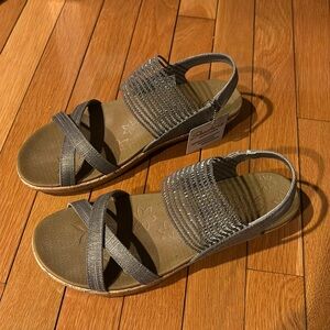 Sketchers Luxe foam sandals size 8.5